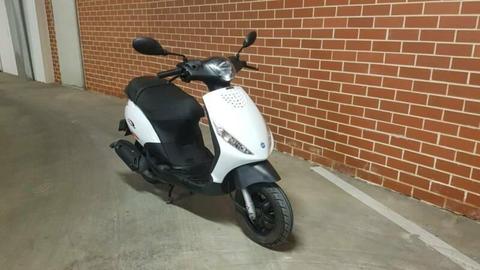 2017 Piaggio scooter 50cc Zip 2T in good condition