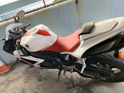 R1 yamaha 2006( 22500kms only)