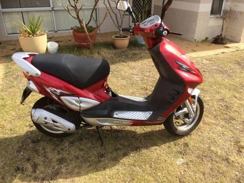 Adly cougar 50 limit edition moped