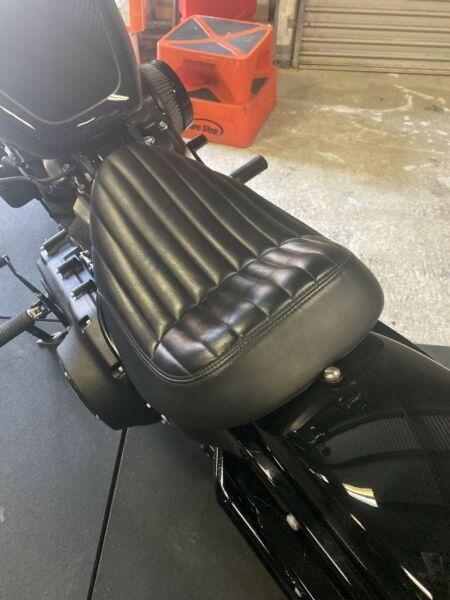 Harley 2018 Softail street bob seat
