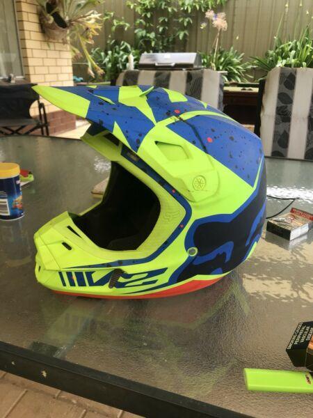Fox v2 motocross helmet