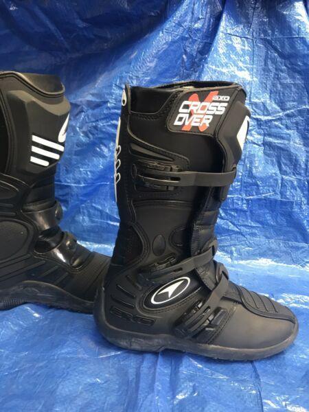Brand new Axo Crossover mx boots size 8
