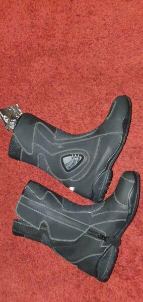 NWT New no box, Black DriRider Storm 2 Motorcycle boots size EU46
