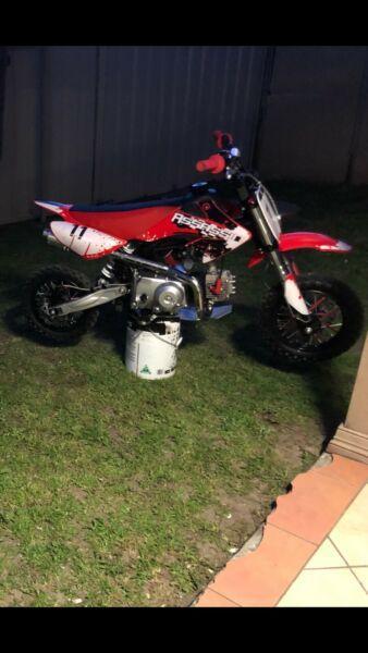 110 pitbike crf style only 5hours use thumpsta thumpster