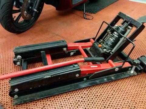 Motorcycle hydraulic lifter