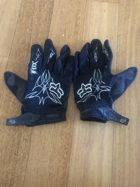 Motocross riding gloves