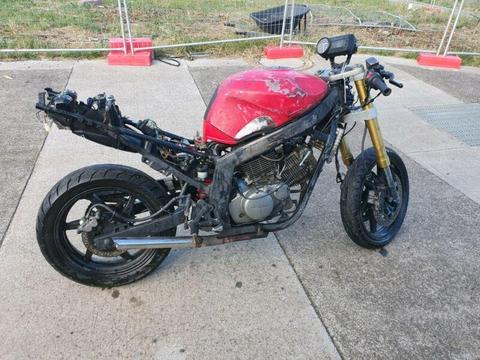 2008 Hyosung GT250R in disrepair but running (suits paddock)