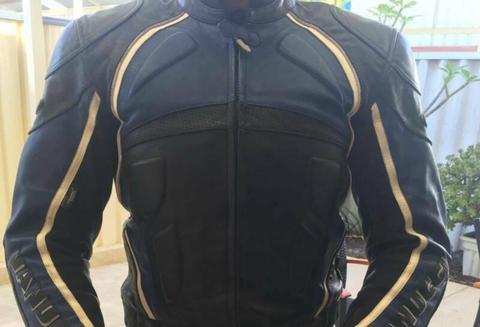 Vanucci Leathers - Motorbike Jacket - Fully Padded(Size 50)
