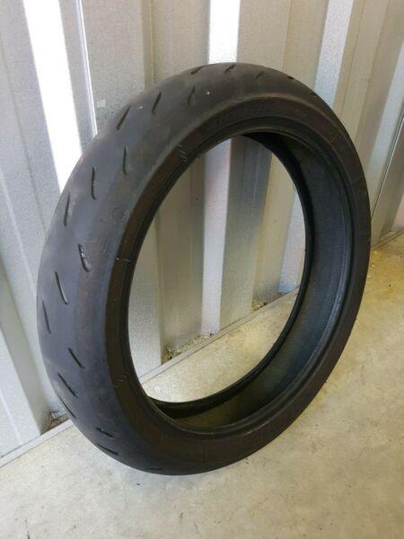 Michelin Power RS 120/70R17 front tyre