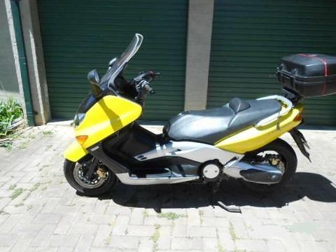 2001 Yamaha TMAX in excellent condition and low mileage