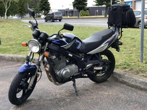 Suzuki GS500 Motorbike