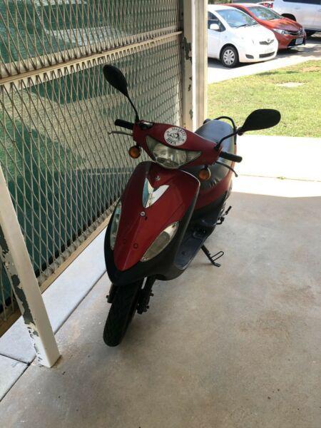 50cc SYM scooter / moped