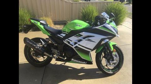 Kawasaki Ninja 300 ABS SE 2015 in excellent condition low kms