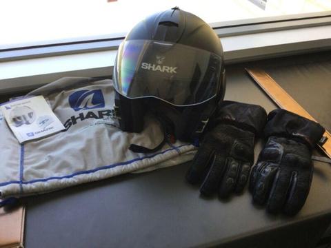 Bike helmet SHARK EVOLINE SERIES 3 and WFX tech gloves