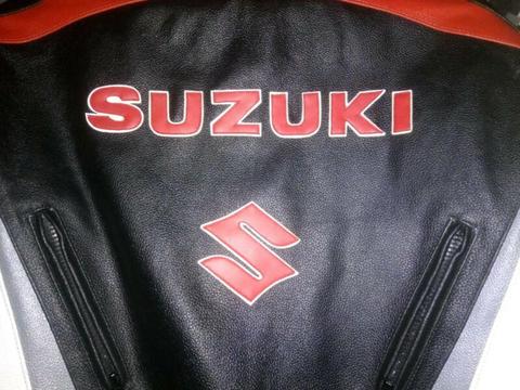 Gsx-r Suzuki leather jacket in near new condition only worn a cou