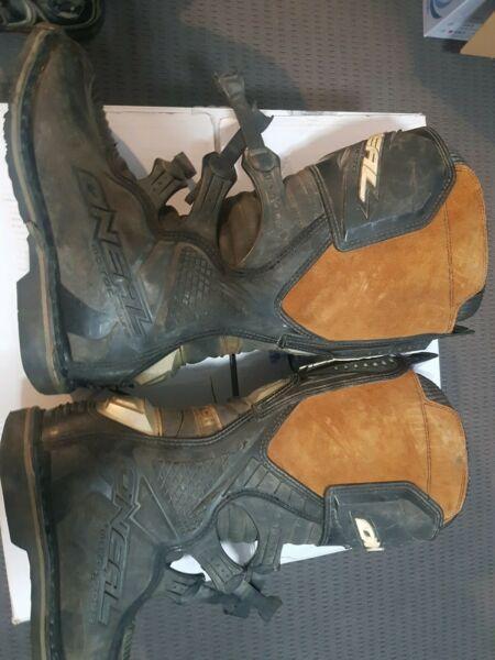 Race boots motorcycle x 2 mens / boys
