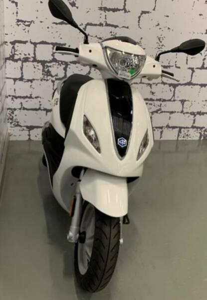 Piaggio fly 150ie fuel injected scooter. Rush Sale