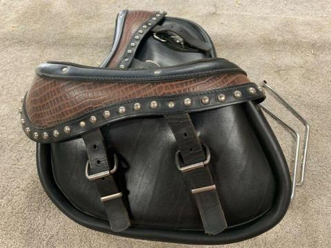 Leather motorcycle panniers