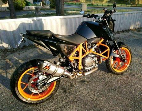2016 KTM 690 Duke R Motorcycle