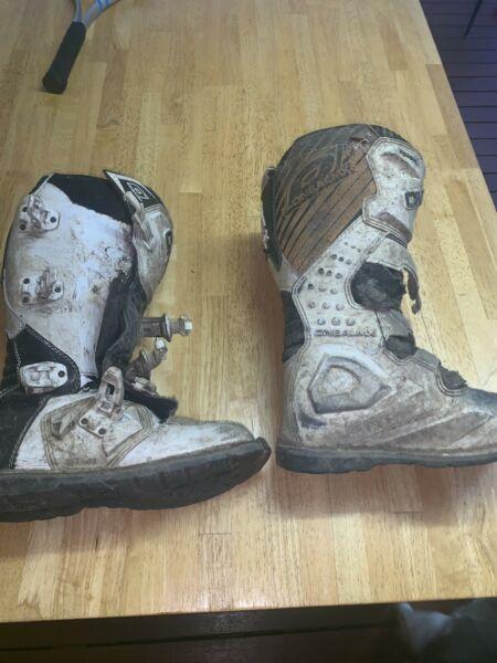 Dirt bike boots