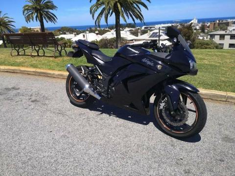 Kawasaki Ninja 250cc - Jet Black