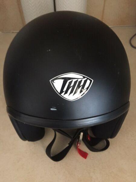 Motor bike helmet size small female