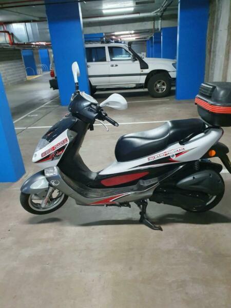 Kymco 250 scooter