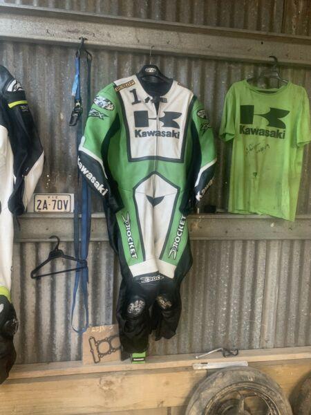 Motor cycle race suit