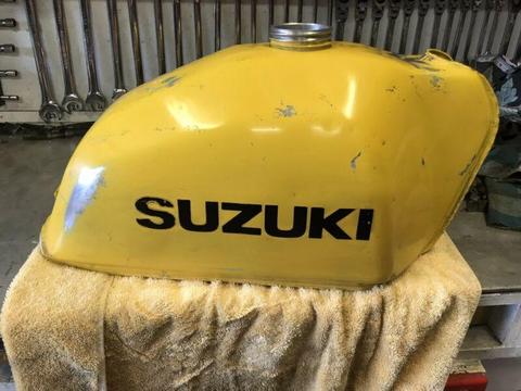 Suzuki PE 250 B Fuel Tank