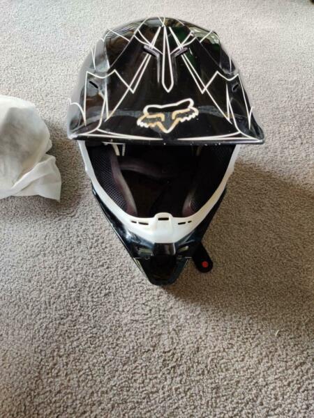 Fox V3 pilot motocross helmet
