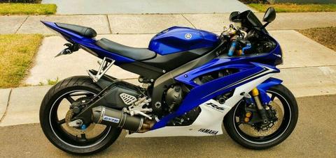Yamaha YZF-R6 (Blue) in excellent condition