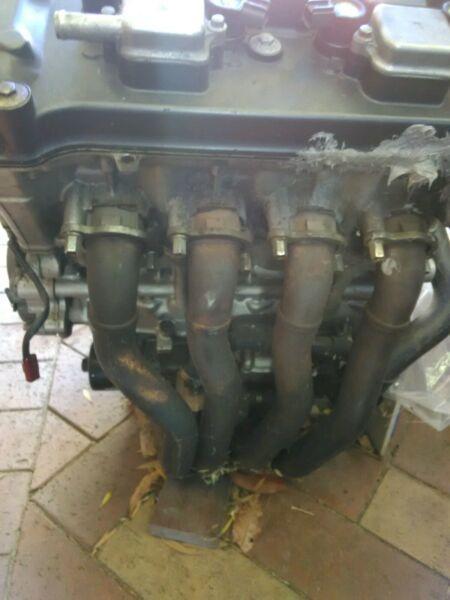 Honda 1000cc motor n box with exhaust