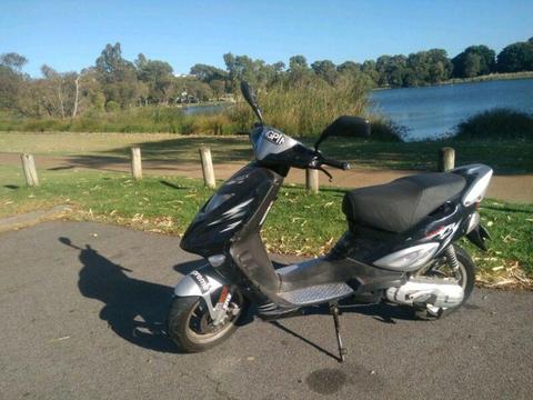 Fast scooter moped 49cc 2009 low kms