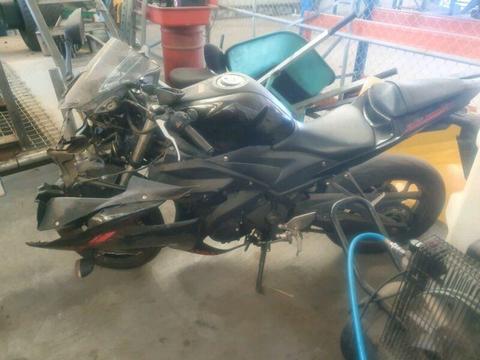 crashed yamaha R3