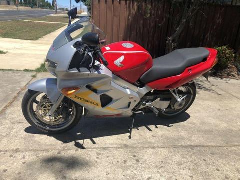 Vfr800 2000 model gear driven cams with anniversary fairings