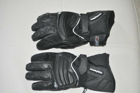 Motorcycle gloves