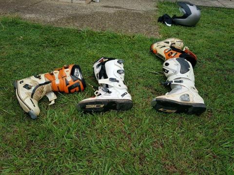Gearne sg12 size 12 and Sidi CrossFire size 11 and Suomy xl helmet