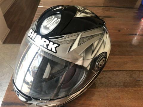 Helmet motorcycle men's shark size medium
