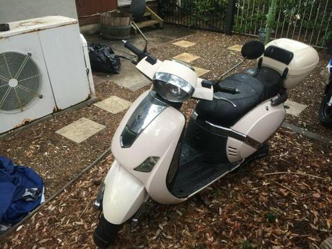 2011 zongshen 125cc scooter. 10,000 Kms. Unregistered