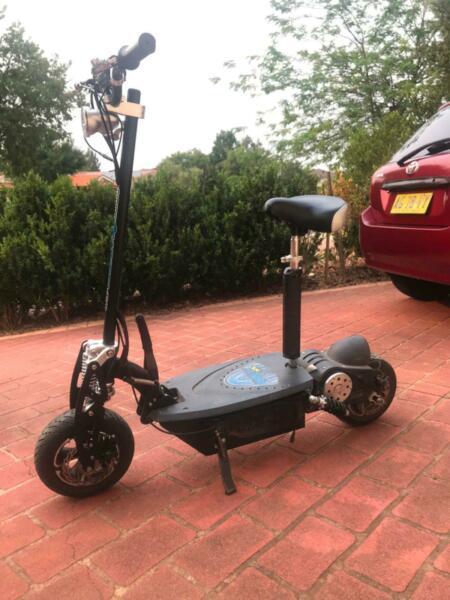 1600 w electric scooter with/without seat