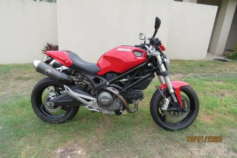 motorcycle Ducati 696