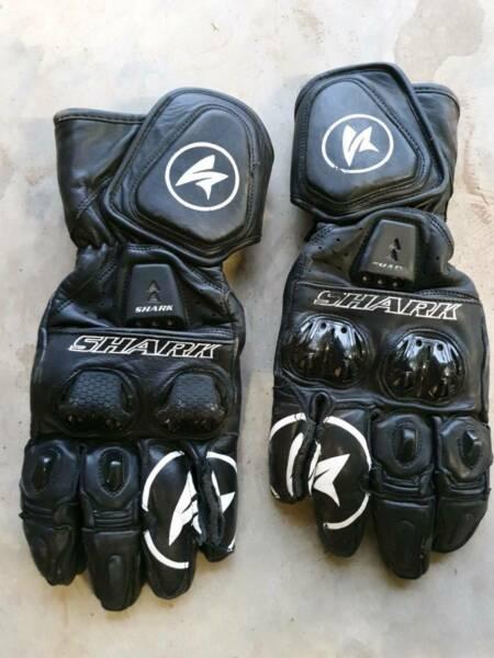 Shark leather gloves