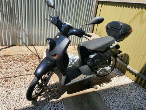 Benelli Pepe scooter 2009 in great condition with cover and helmet