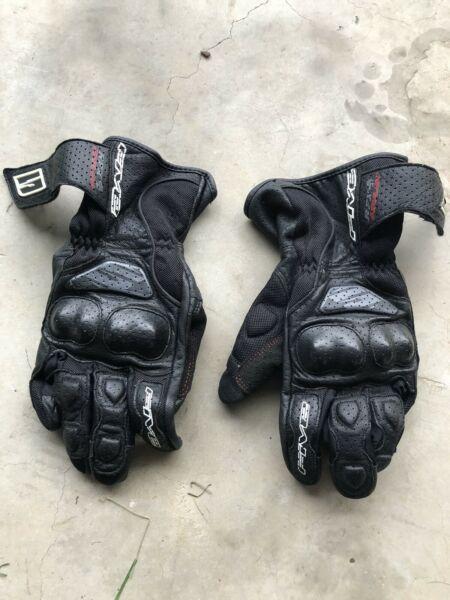 FIVE Road motorcycle gloves