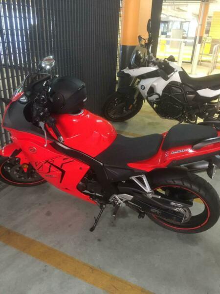 $2500 - Daelim 250cc Sports Motorbike, very economical