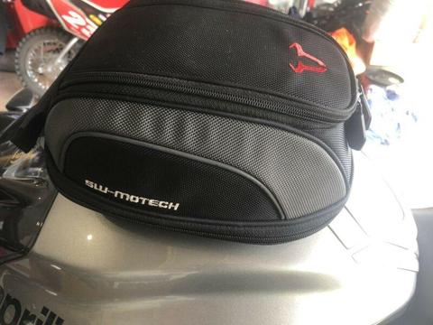 Tuono V4, RSV4, Panigale SW Motech Tank Bag and lock ring