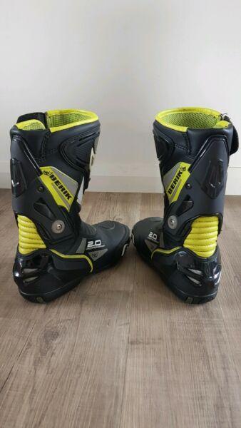 Berik sports motorbike boots size 9.5 men