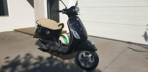 Vespa Lx50 scooter