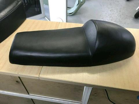 Cafe racer seat
