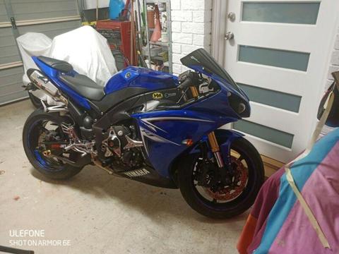 Yamaha R1 2009 with loads spent on it